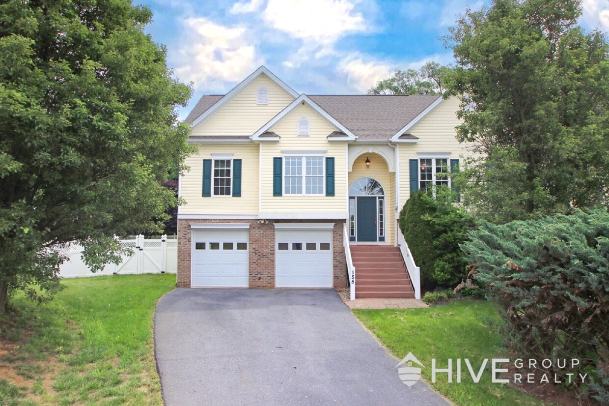 Golf Course Living with Spacious Comfort Inside & Out! - Golf Course Living with Spacious Comfort Inside & Out!