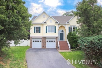 Building Photo - 155 Chelsea Cir