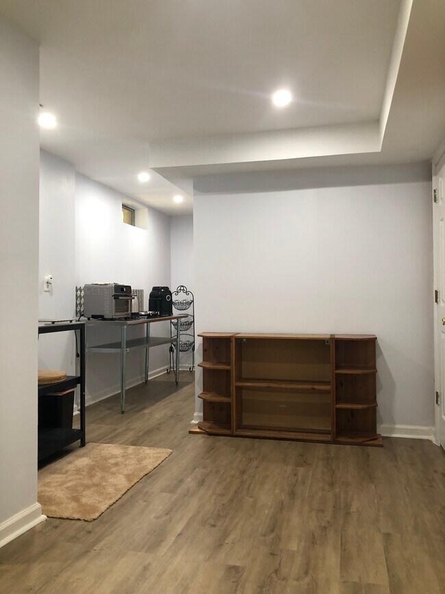 6367 Yates Ford Rd Unit Riverside Basement Suite, Manassas, VA 20111 Apartments in Manassas