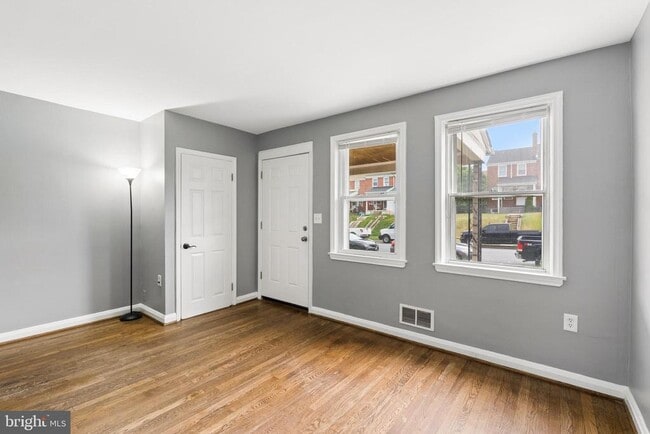 Foto del edificio - 7136 Eastbrook Ave