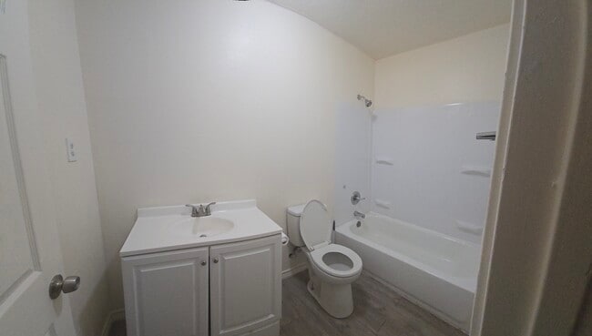 Building Photo - 1033 Dunaway St