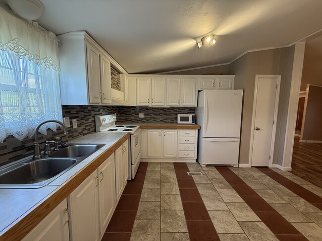 Foto del edificio - 269 Gilliam Mountain Rd