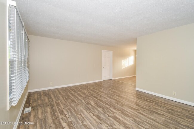 Building Photo - 4900 Libby Ln