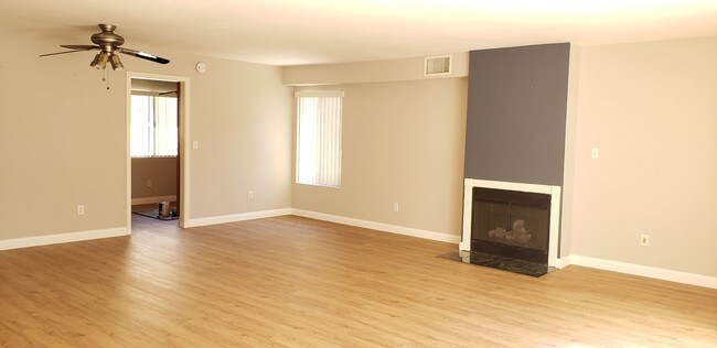 Building Photo - 15012 Parthenia St