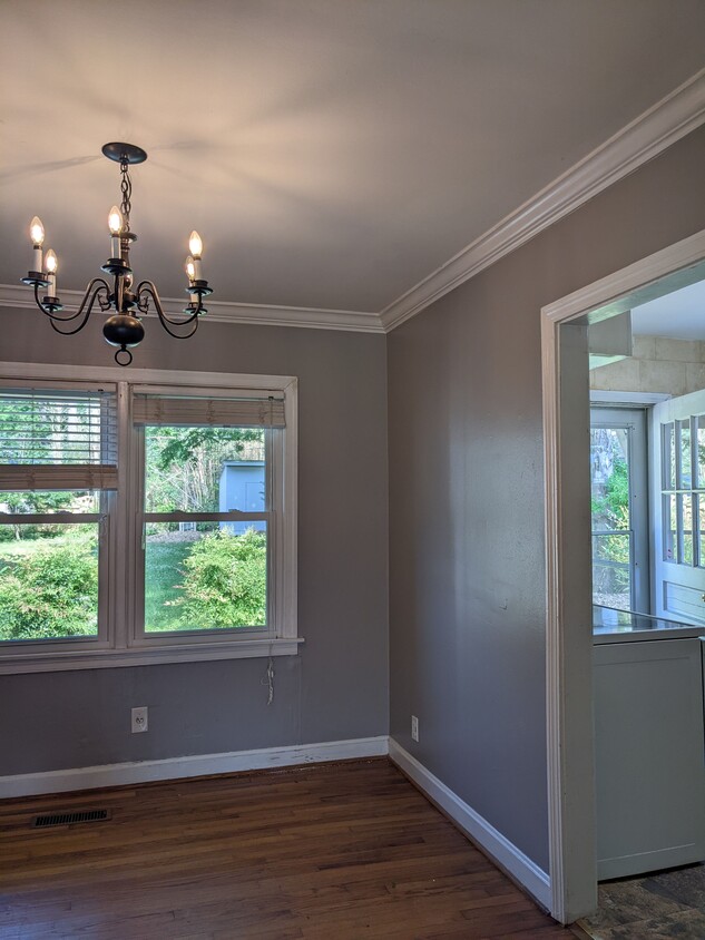 Dining room - 2221 California St SE