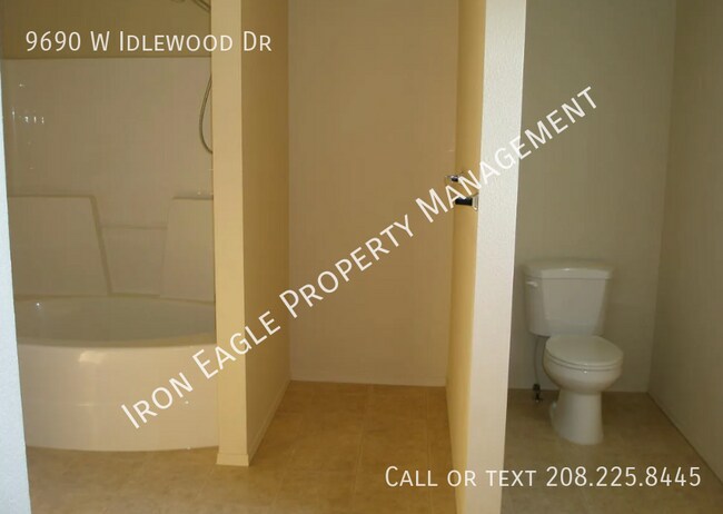 Building Photo - 9690 W Idlewood Dr