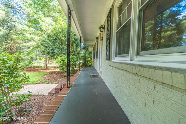 Building Photo - 620 Saunders Blvd