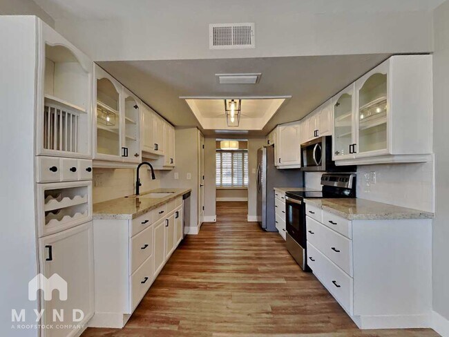 Foto del edificio - 7043 E Hearn Rd