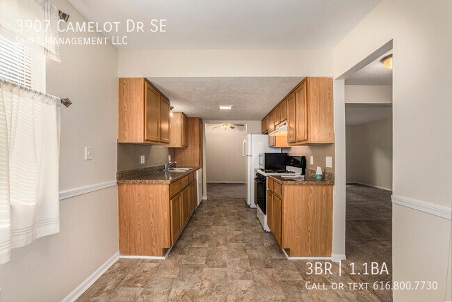 Foto del edificio - 3907 Camelot Dr SE