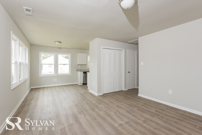 Building Photo - Easy living in this 3BR 1BA home