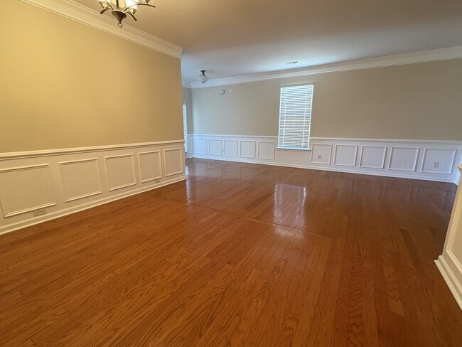 Foto del edificio - 101 Brentmoor Pl