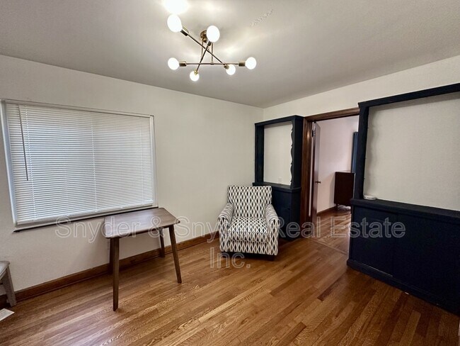 Foto del edificio - 1093 N Main St