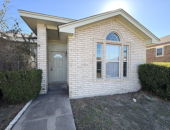 Building Photo - 208 Rodeo Cir