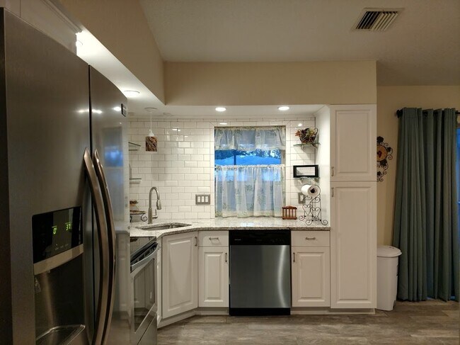Foto del edificio - ***VACATION / SHORT TERM RENTAL***
