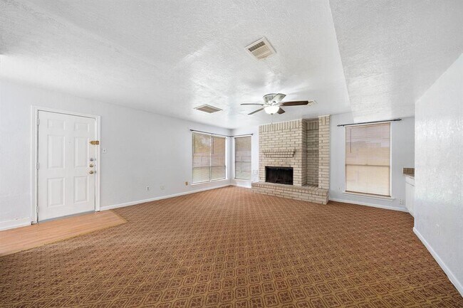 Building Photo - 15711 Beechnut St