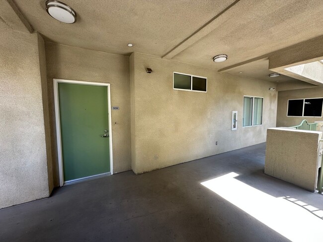 Building Photo - Available Low Income Unit - 2bed2bath condo in Canoga Park CA