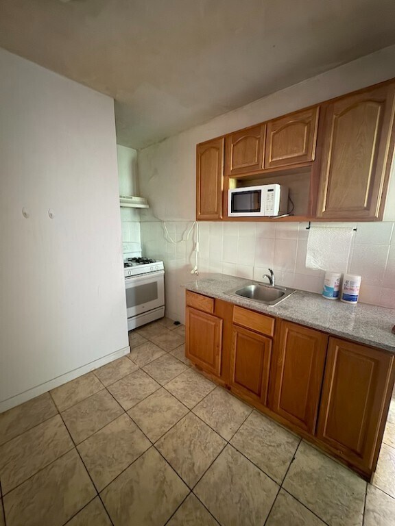 6743 Clyde St Unit 2, Queens, NY 11375 Room for Rent in Queens, NY