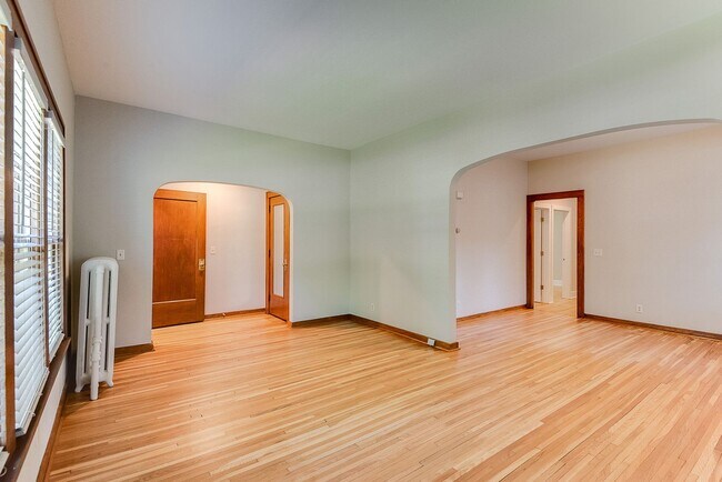 Building Photo - Recently Renovated 4-Bed Close to Macalester, St Thomas, Concordia & St Kate's!