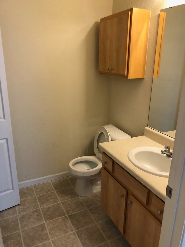 1/2 bath & laundry hookups - 832 Woodside Creek Dr