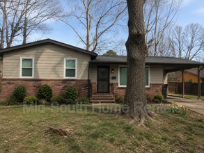 Building Photo - 3054 Basswood St