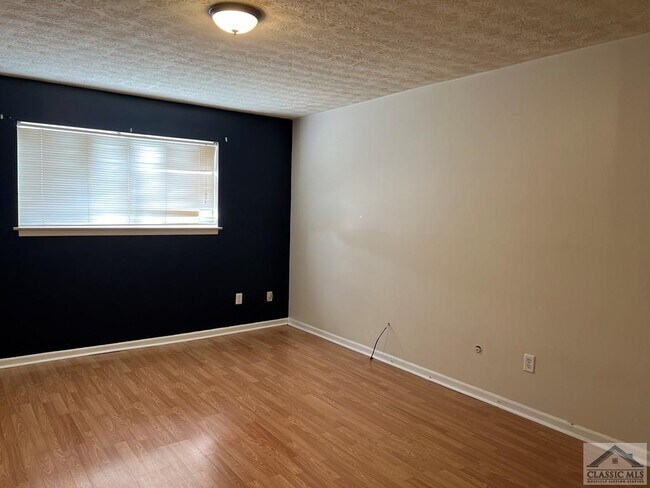 bedroom - 150 Viking Ct
