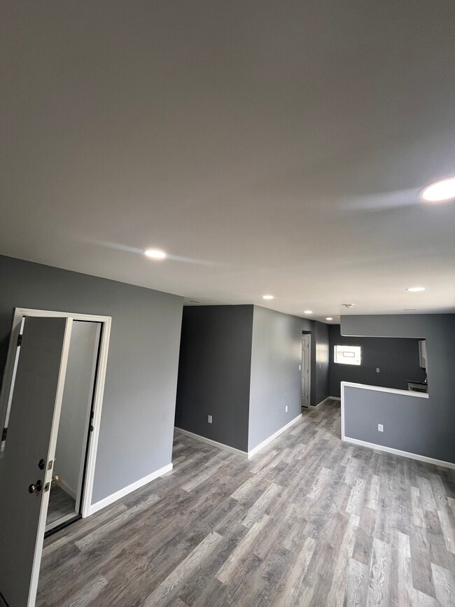 Building Photo - 5564 Hebert St