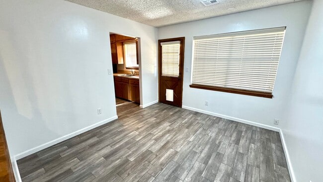 Building Photo - Comfortable & Convenient Living on Nightin...