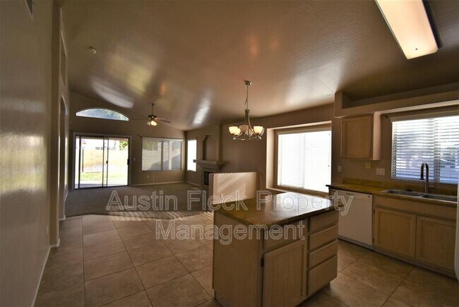 Foto del edificio - 4900 W Harrison St