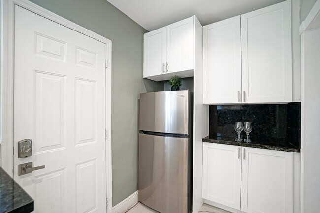Kitchen - 420 NE 74th St
