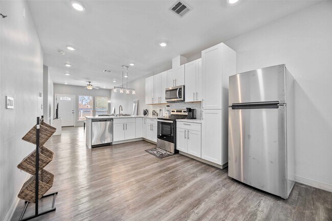 Foto del edificio - 8009 Sterlingshire St