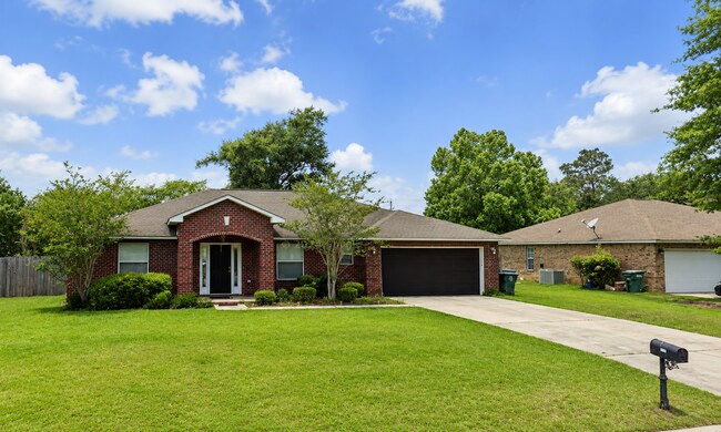Frente de la casa - 227 Woodsong Drive