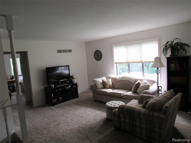 Building Photo - 2421 Golden Shores Dr