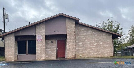 Building Photo - 1207 Charisse St