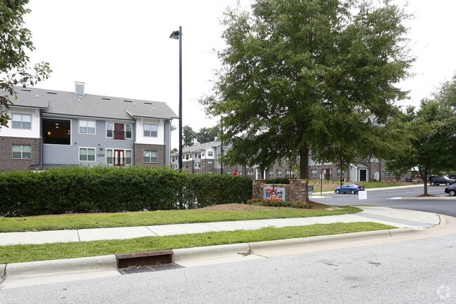 Building Photo - Campus West at Tryon