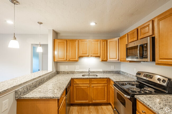 1BR, 1BA - 720SF - Kitchen - Waltham Overlook