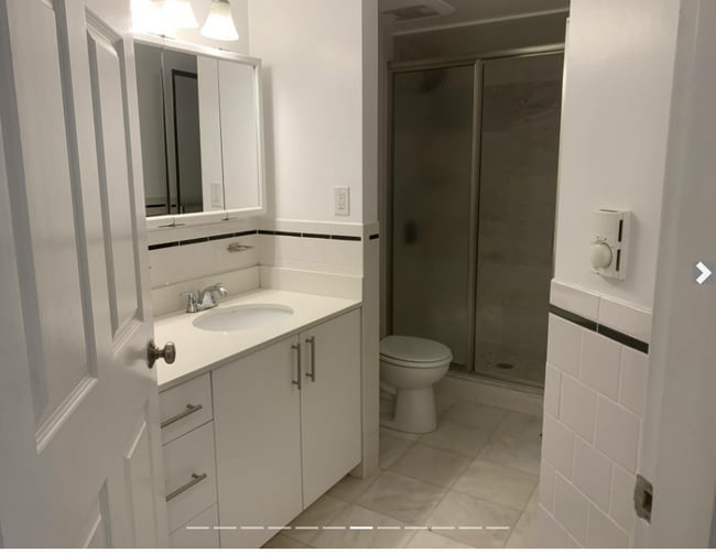 Building Photo - 447 Centre St