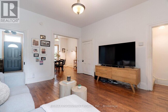 Photo du bâtiment - 132 Ferguson Ave N