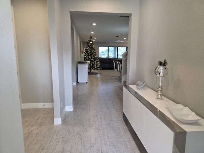 Foto del edificio - 527 SE Vallarta Dr