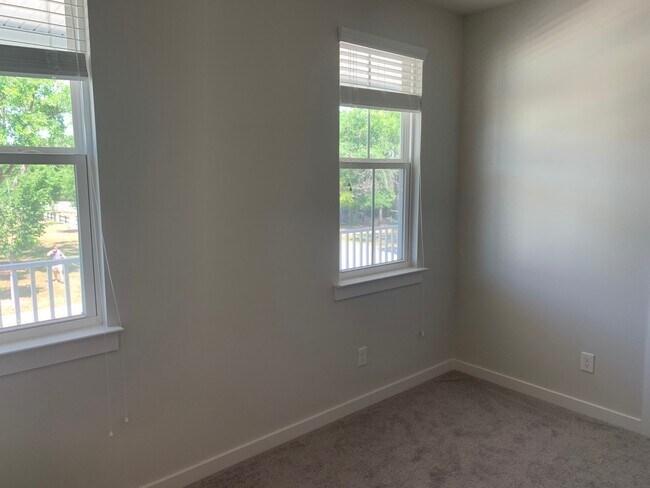 Building Photo - 4627 Holmes Ave