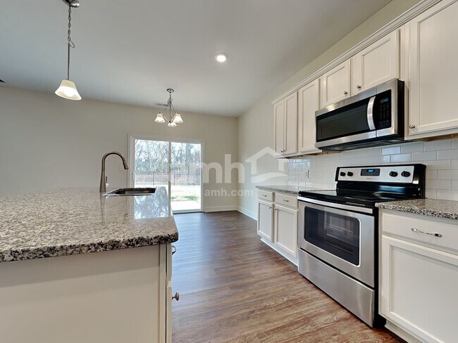 Foto del edificio - 4336 Longfellow Dr