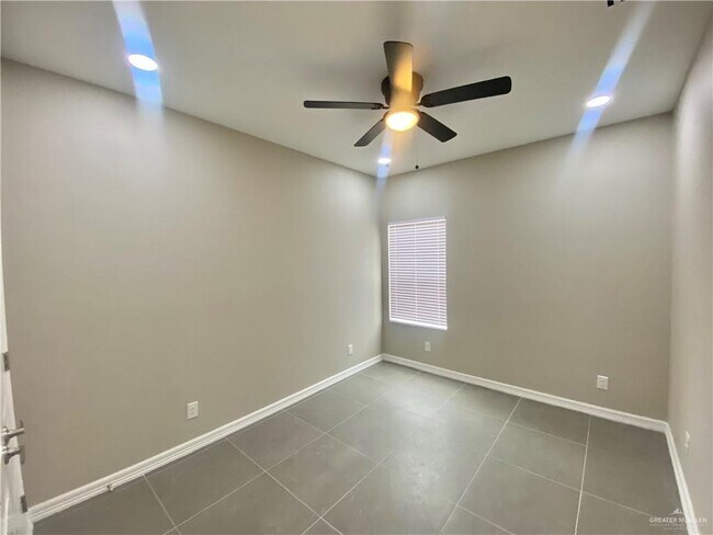 Foto del edificio - 5601 Puffin Ave