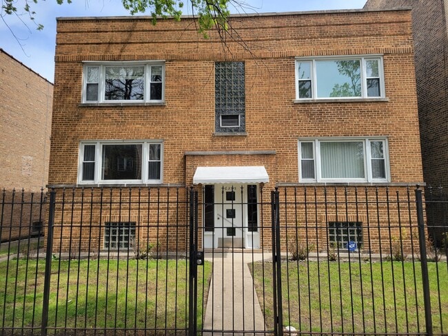 Building Photo - 6335 N Francisco Ave
