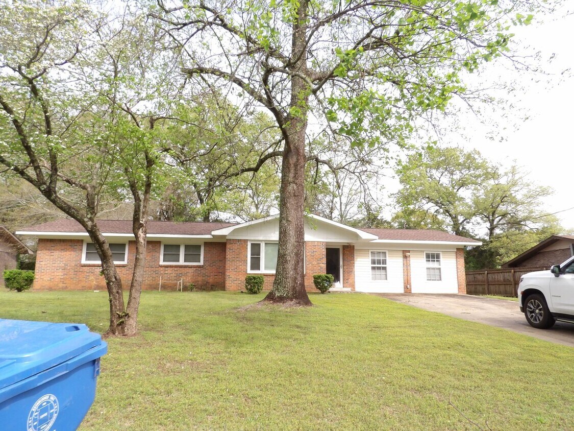 Primary Photo - Yellowleaf Drive, Enterprise, AL