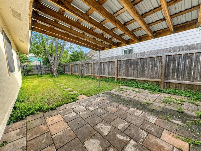 Foto del edificio - 3603 Palomar Ln