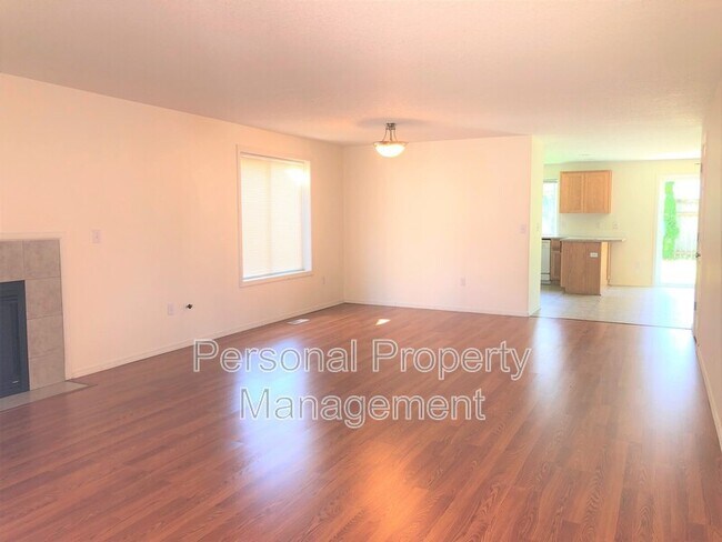 Foto del edificio - 4026 NE 165th Pl