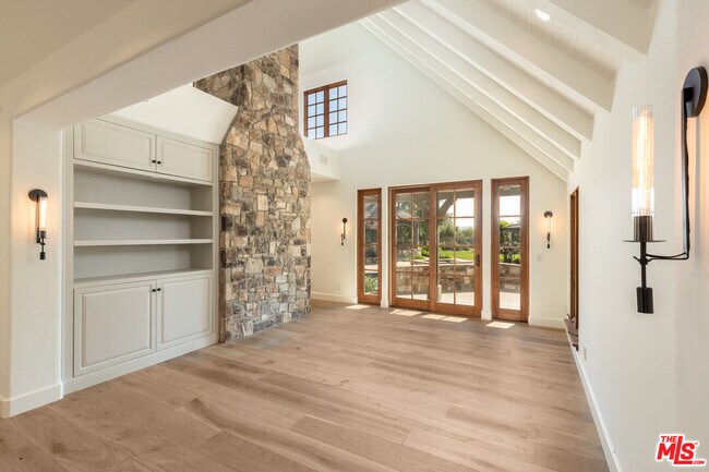 Building Photo - 1325 Ladan Dr