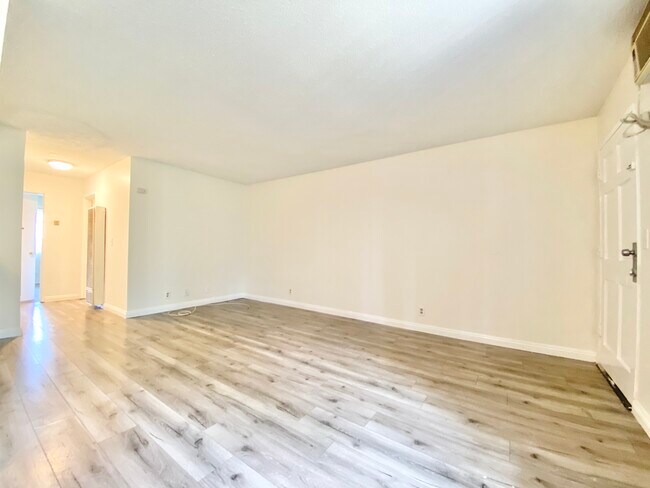 Foto del edificio - 815 Centinela Ave