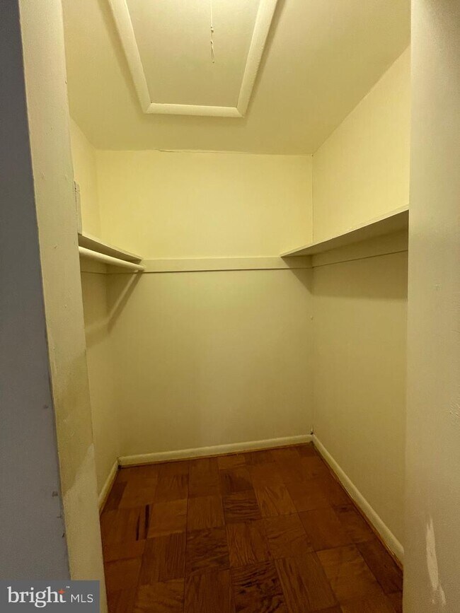 Foto del edificio - 7094 Spring Garden Dr