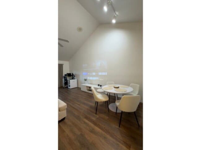 Foto del edificio - 1 bed 1 bath condo at The Hamptons @ Metro West ($950 security deposit)