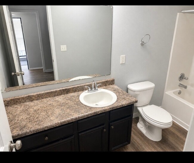 Building Photo - 213 Ivyleaf Dr